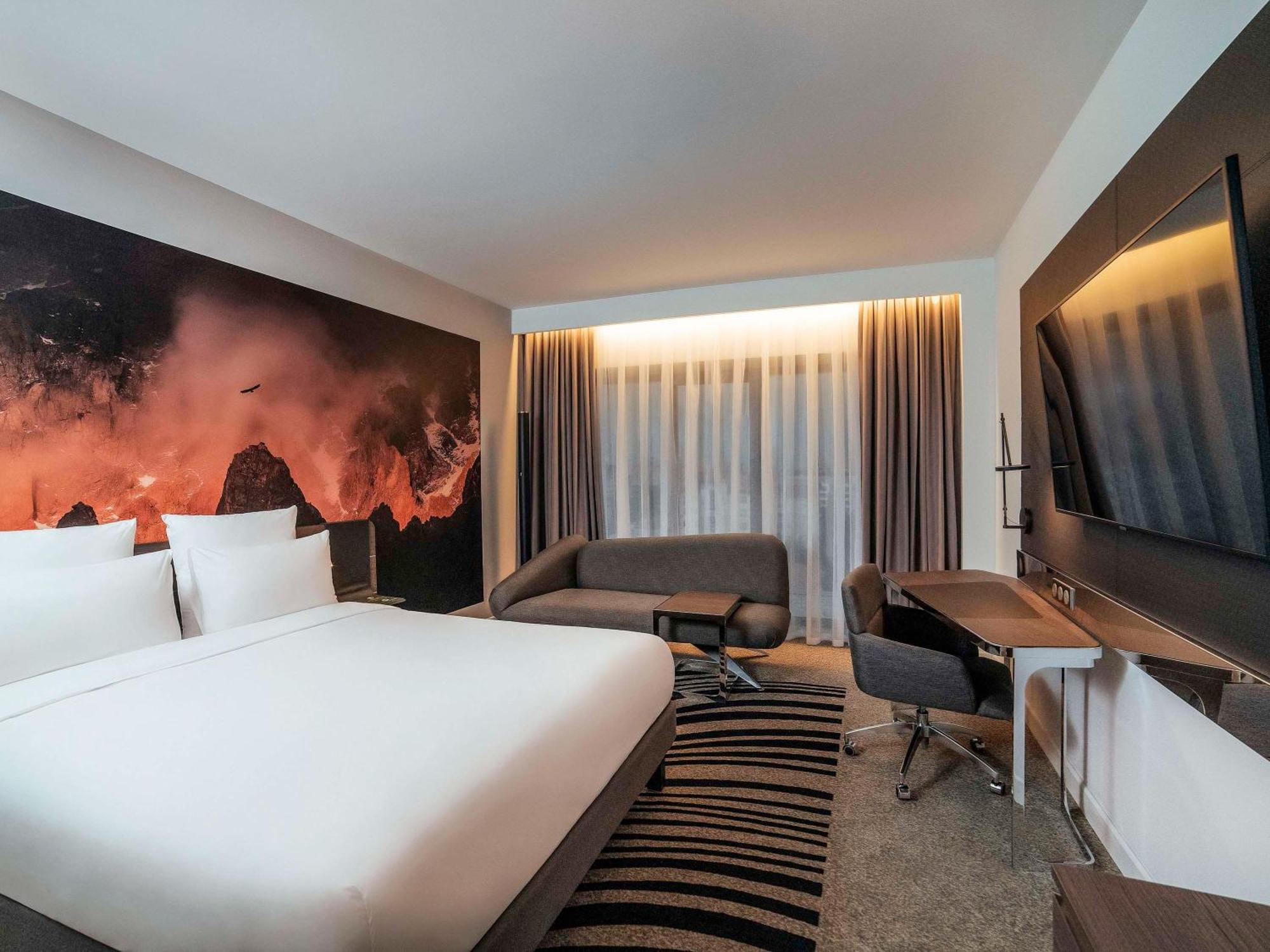 Novotel Bishkek City Center Esterno foto