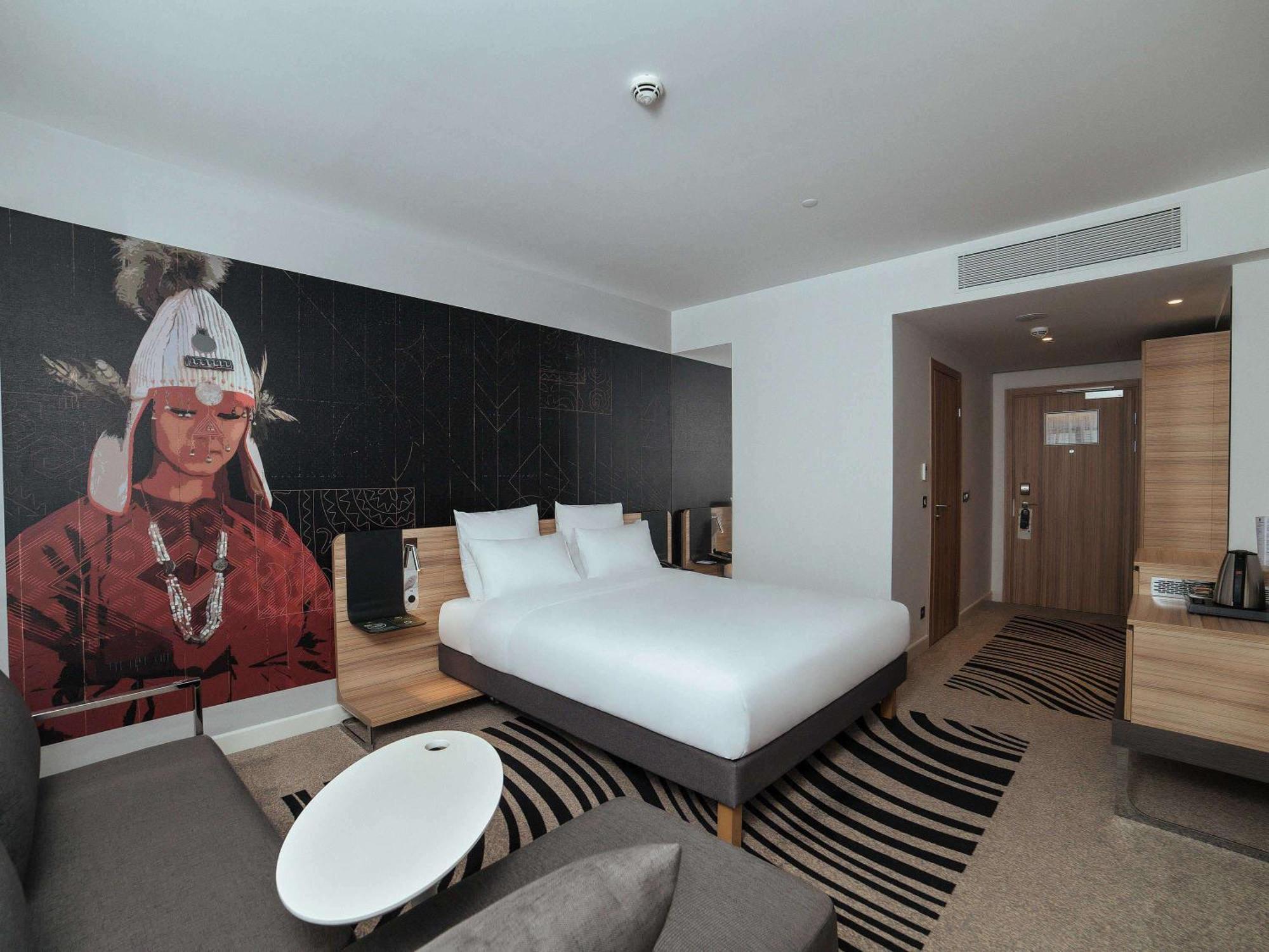Novotel Bishkek City Center Esterno foto