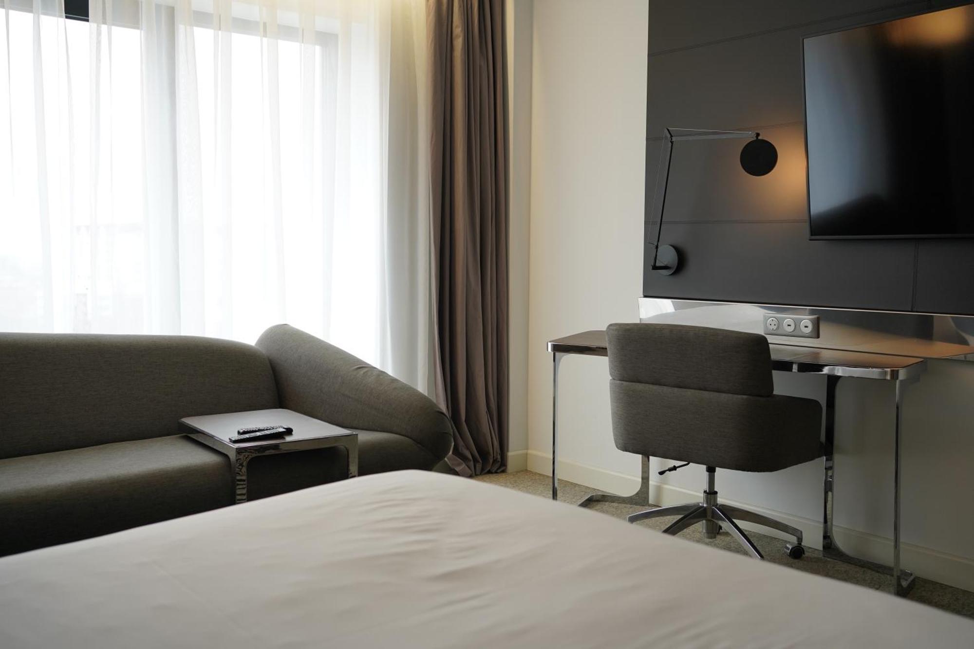 Novotel Bishkek City Center Esterno foto