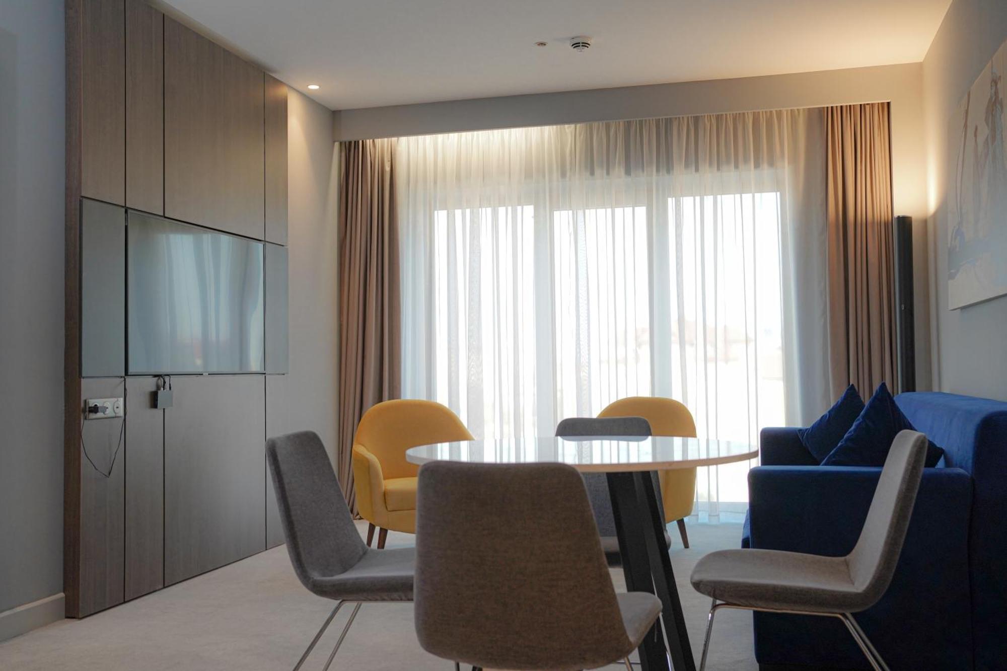 Novotel Bishkek City Center Esterno foto